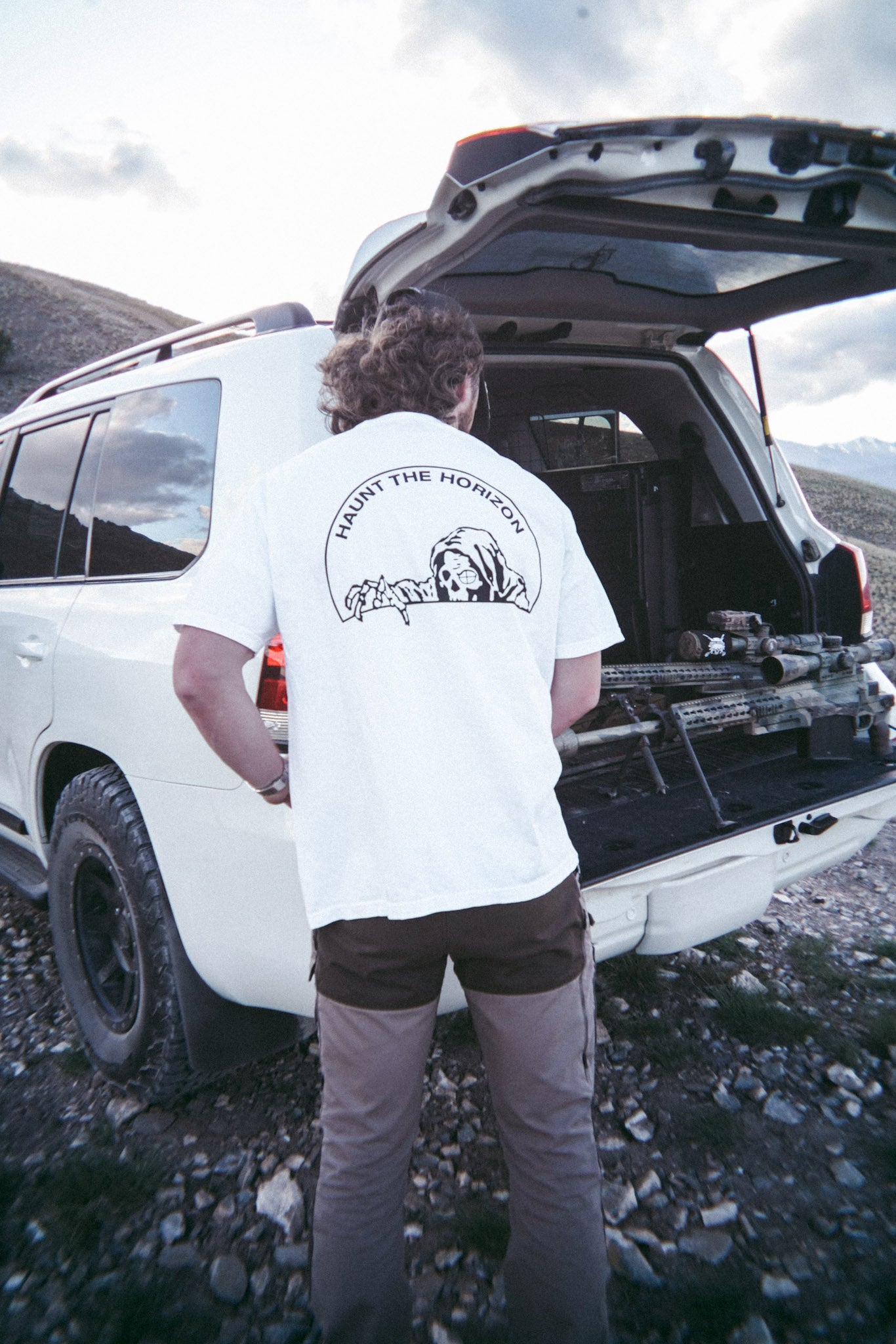 Haunt the horizon tee